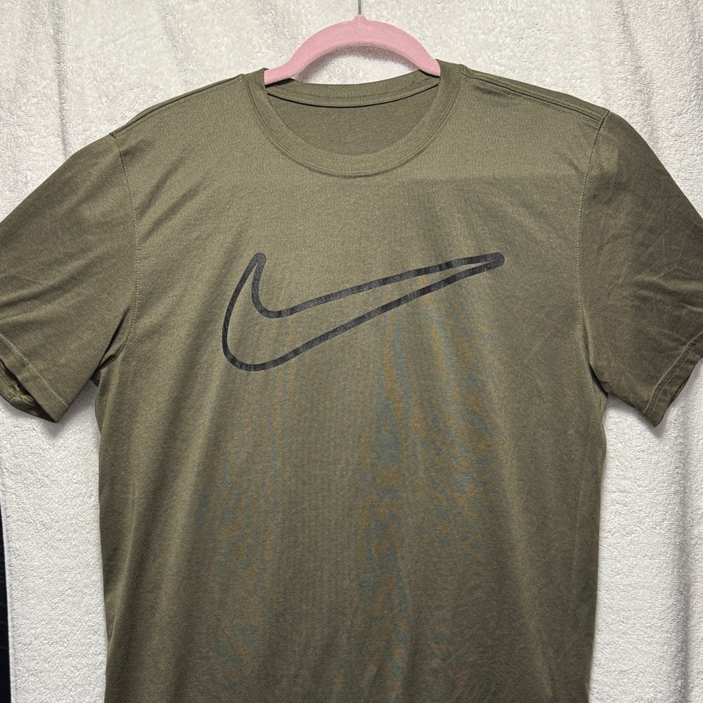 Nike Men's Khaki Green Short Sleeve Tee